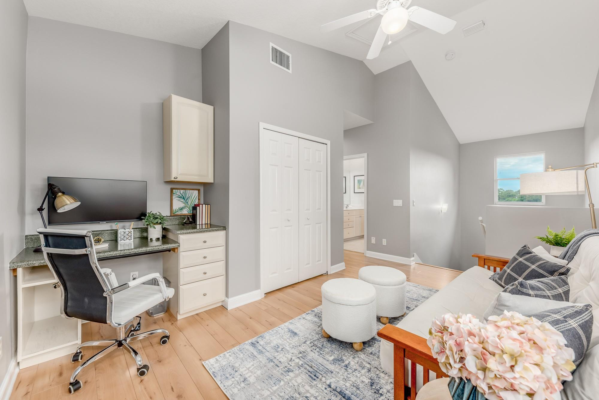 2501 SW Buena Vista Drive