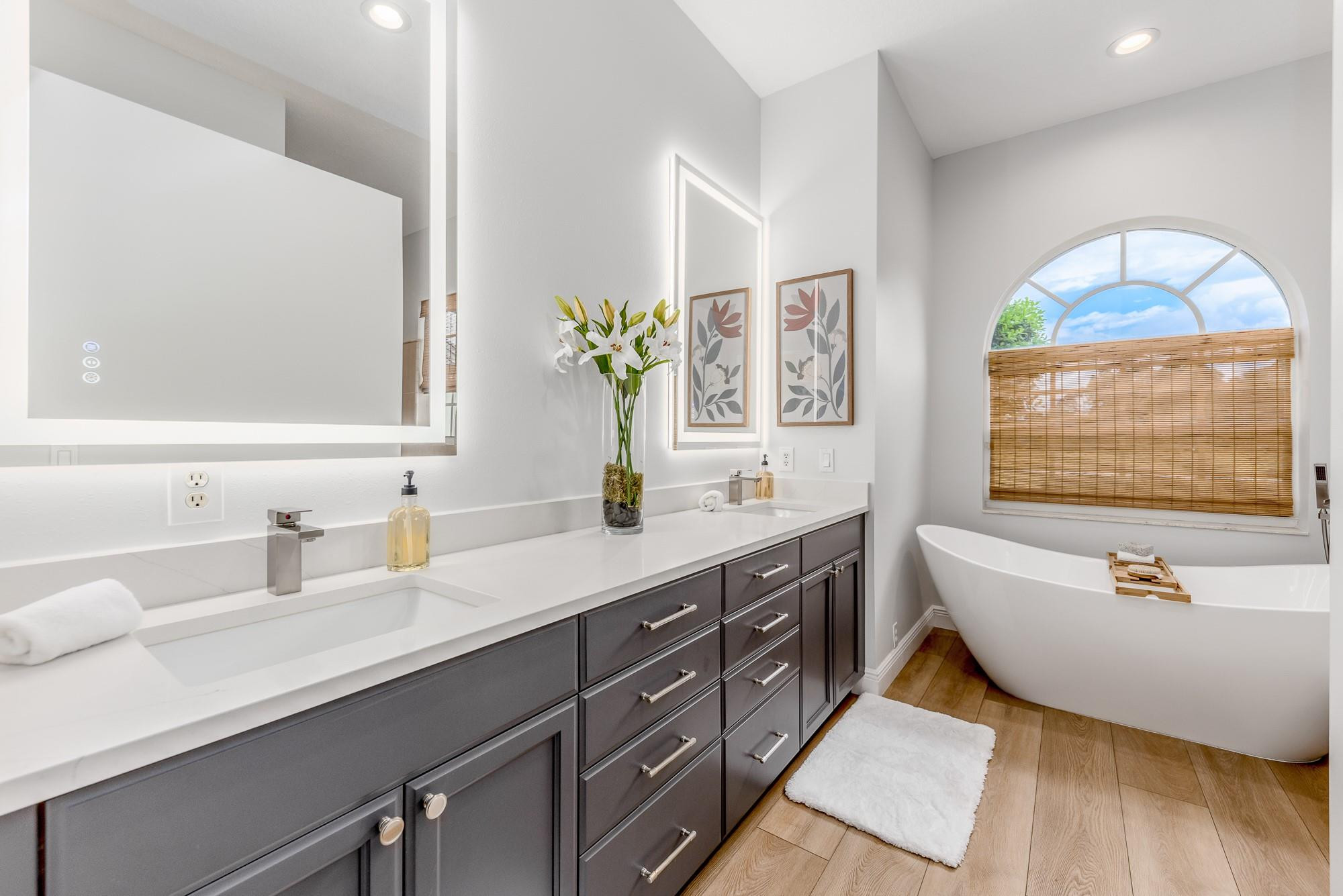 2501 SW Buena Vista Drive