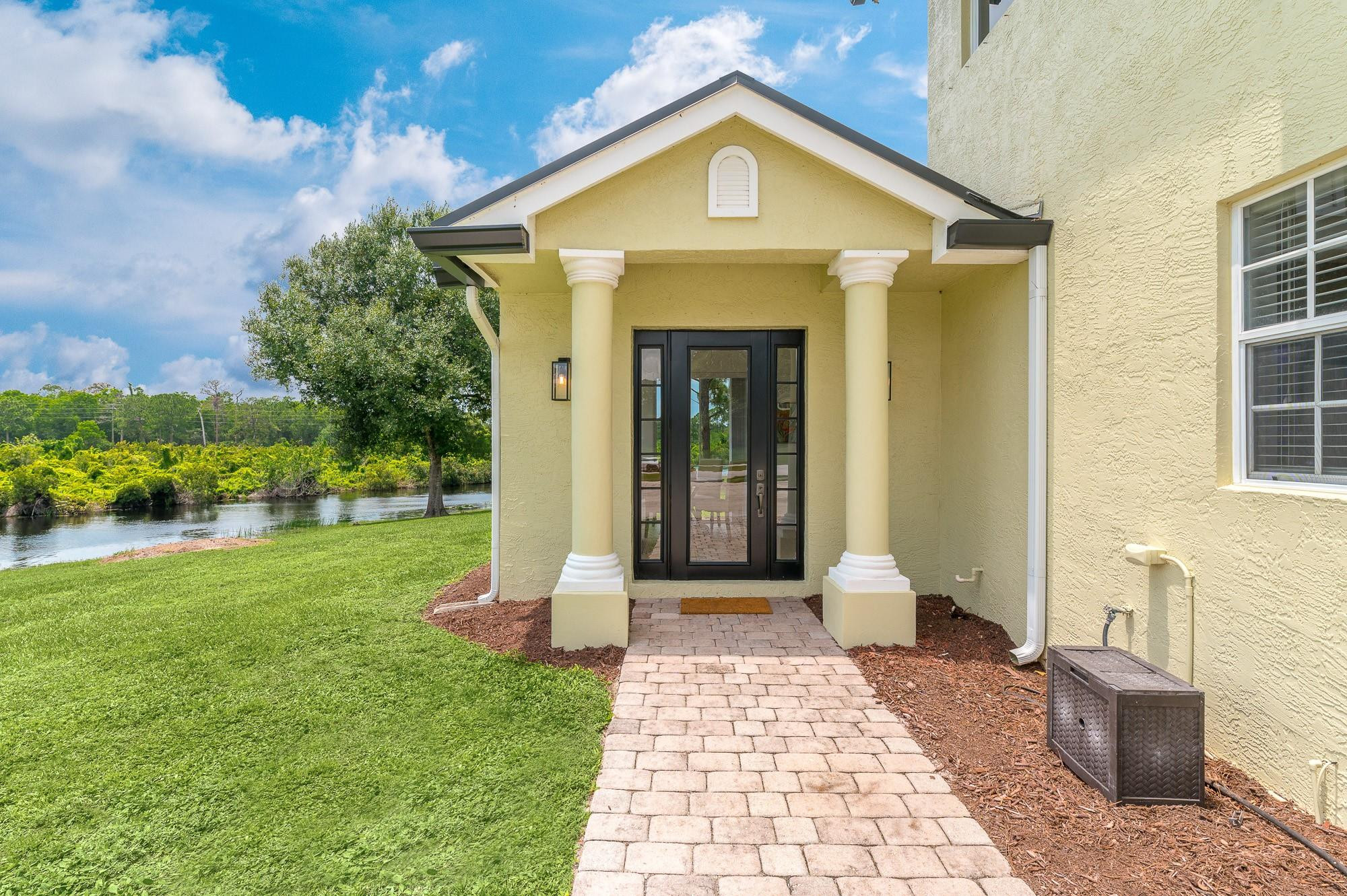 2501 SW Buena Vista Drive