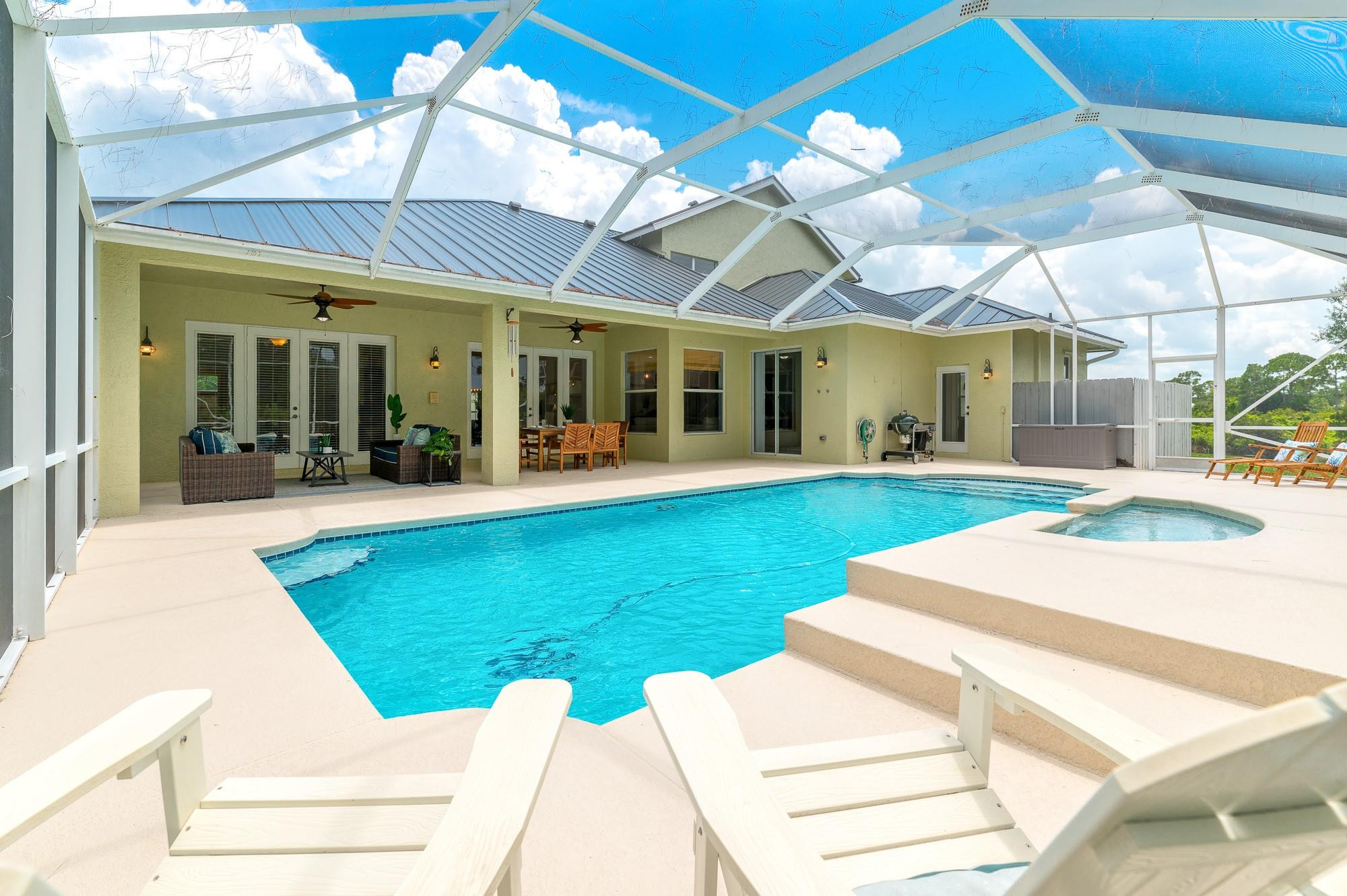 2501 SW Buena Vista Drive