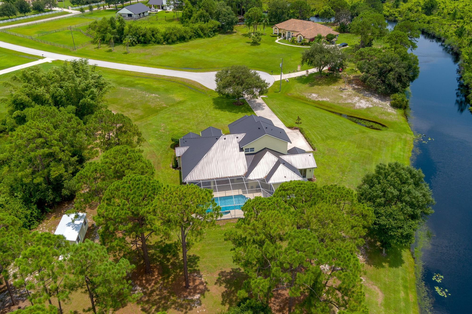 2501 SW Buena Vista Drive