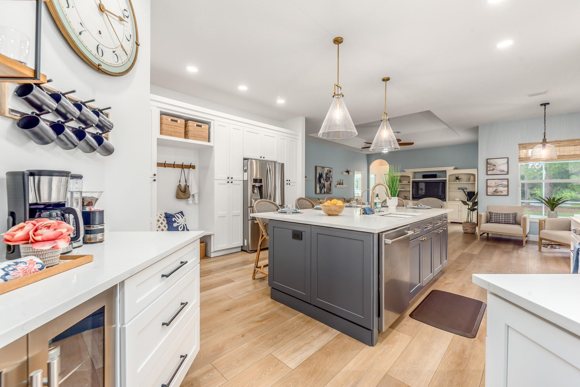 2501 SW Buena Vista Drive