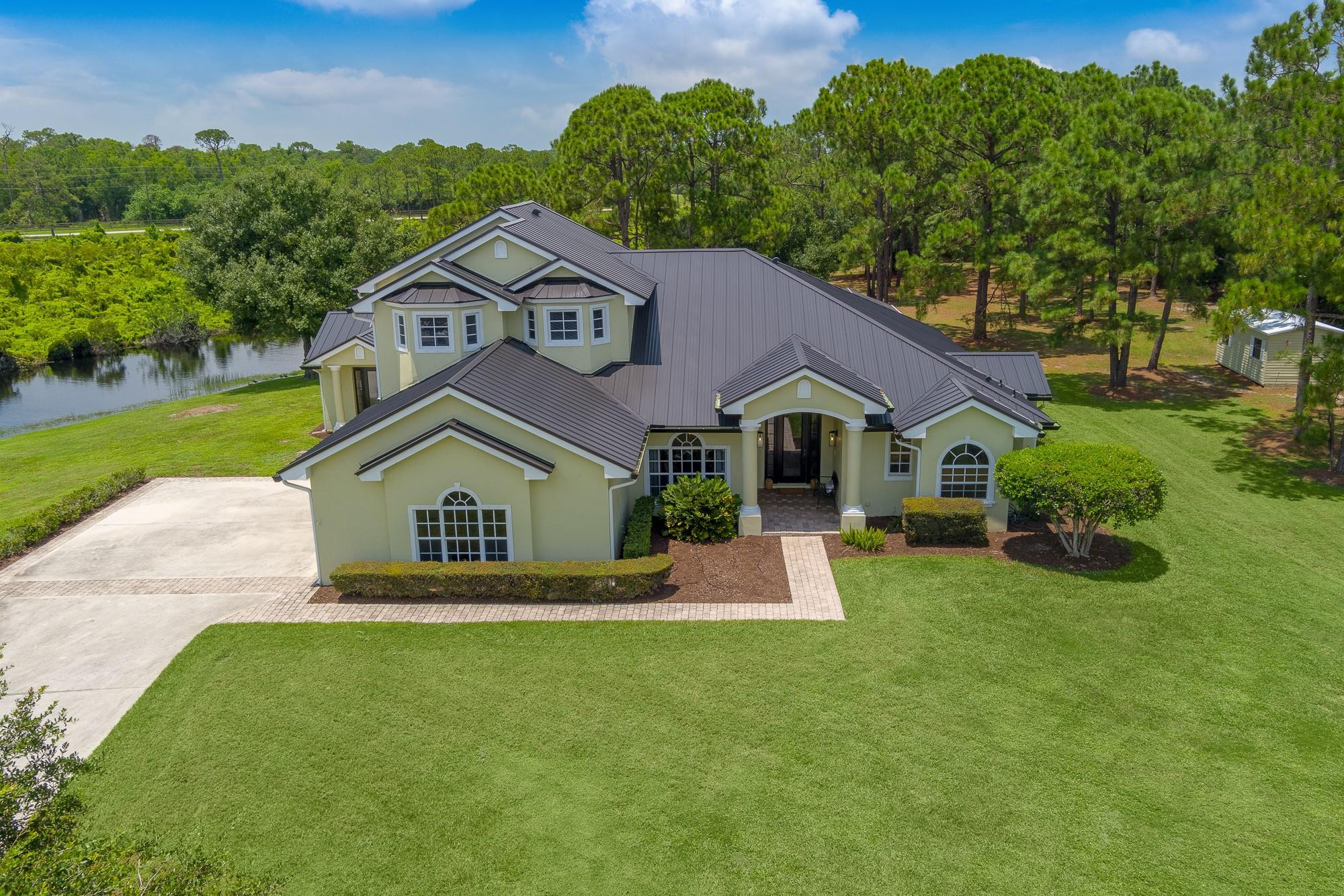 2501 SW Buena Vista Drive