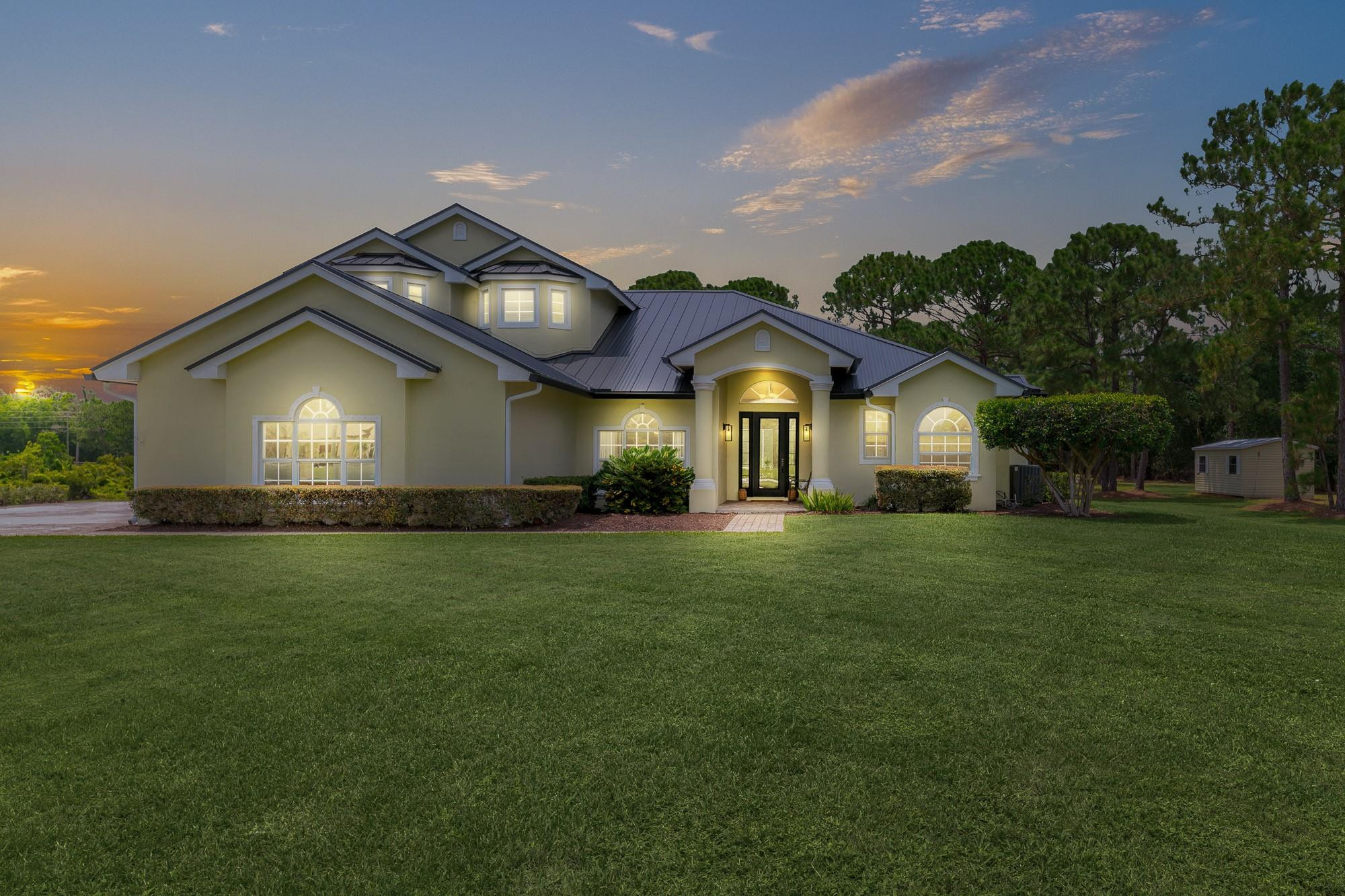 2501 SW Buena Vista Drive
