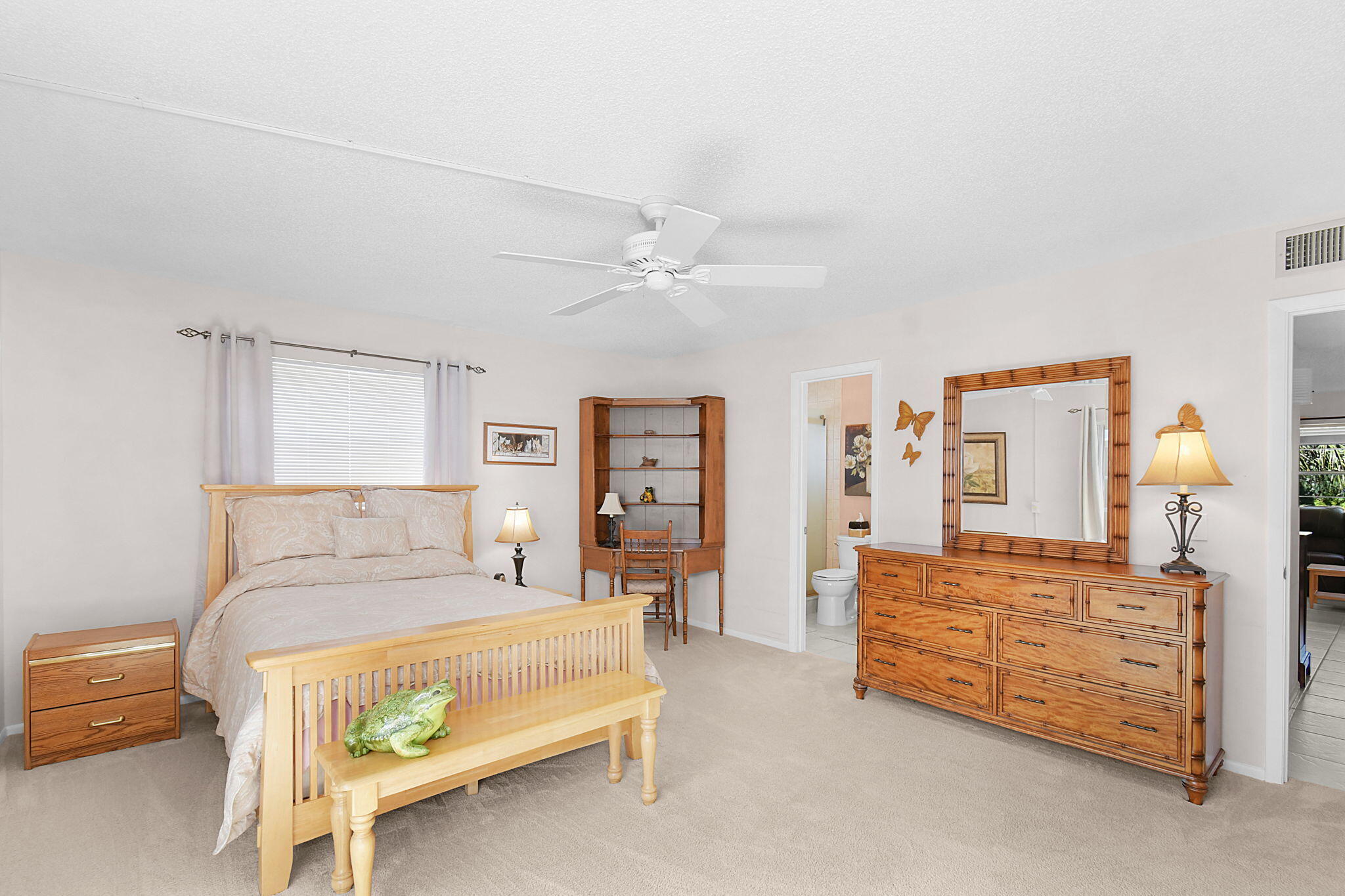 2600 SE Ocean Boulevard W5