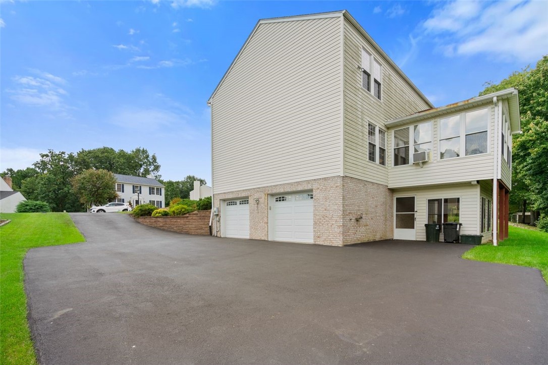 121 Elmhurst Dr