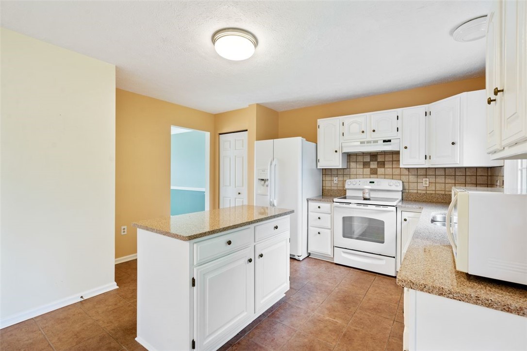 121 Elmhurst Dr