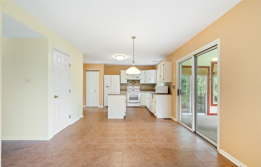 121 Elmhurst Dr