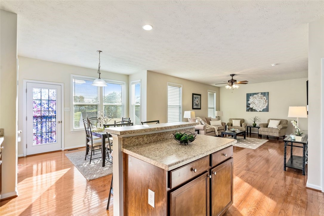 4016 Fieldcrest Dr