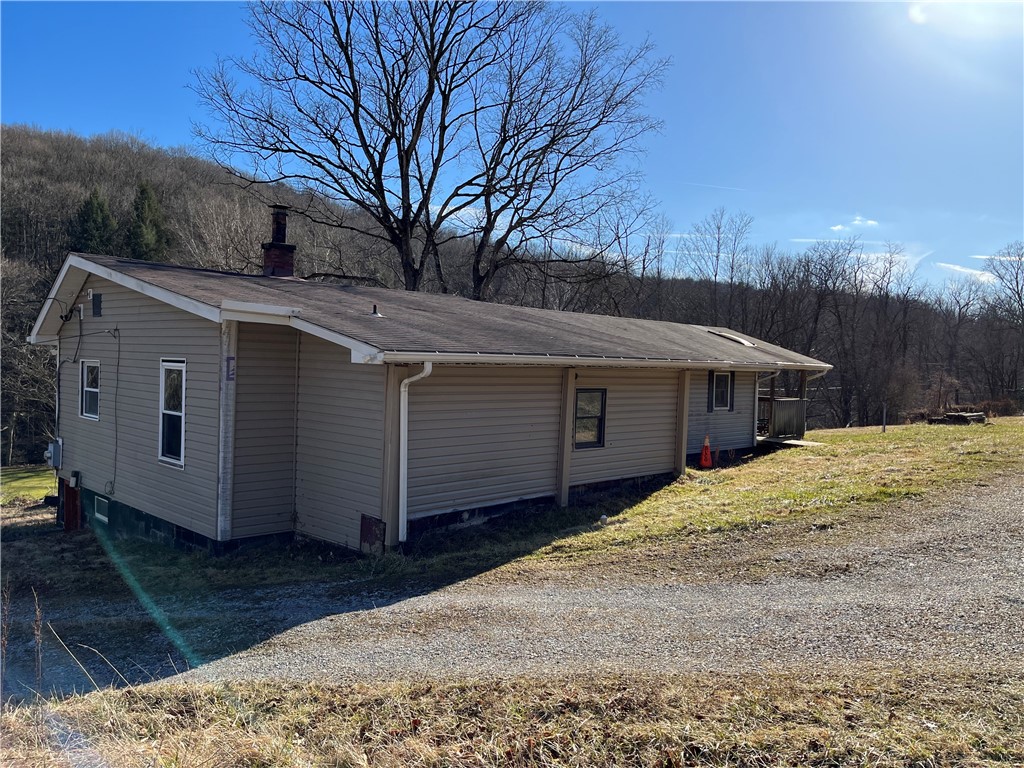 482 Service Creek Rd