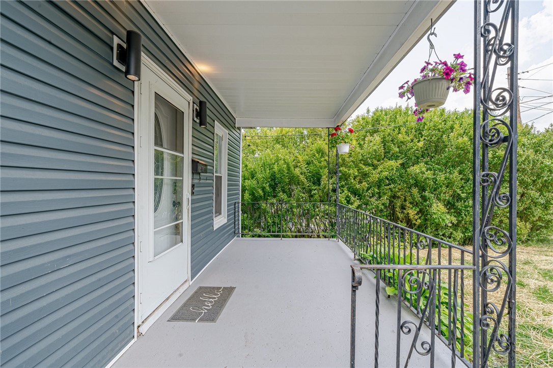 123 Lewis St
