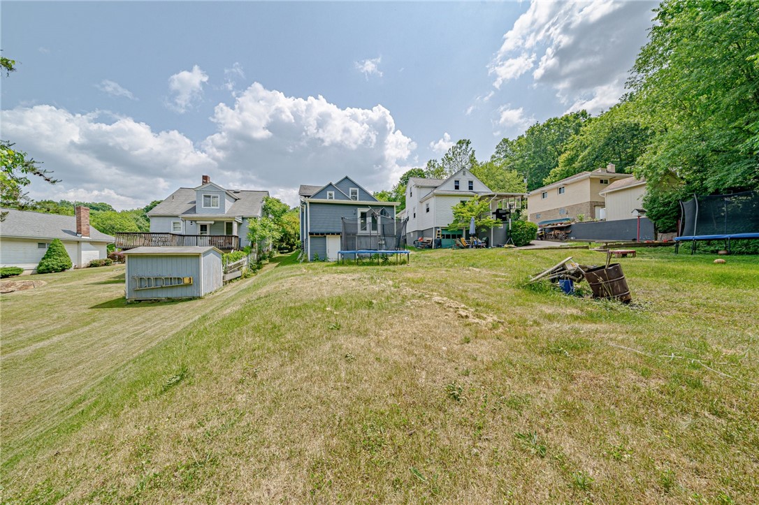 123 Lewis St