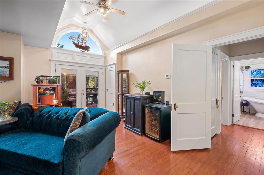 703 Walnut St