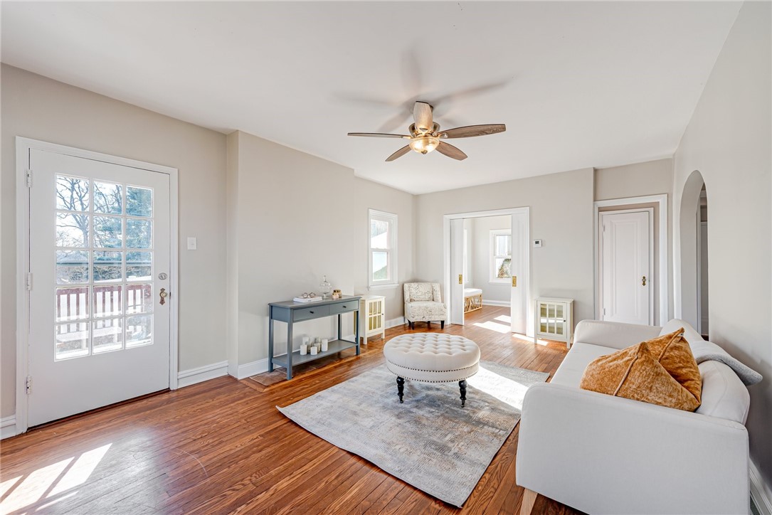 1036 Woodlawn Dr