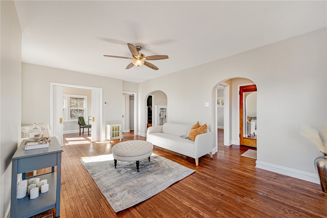 1036 Woodlawn Dr