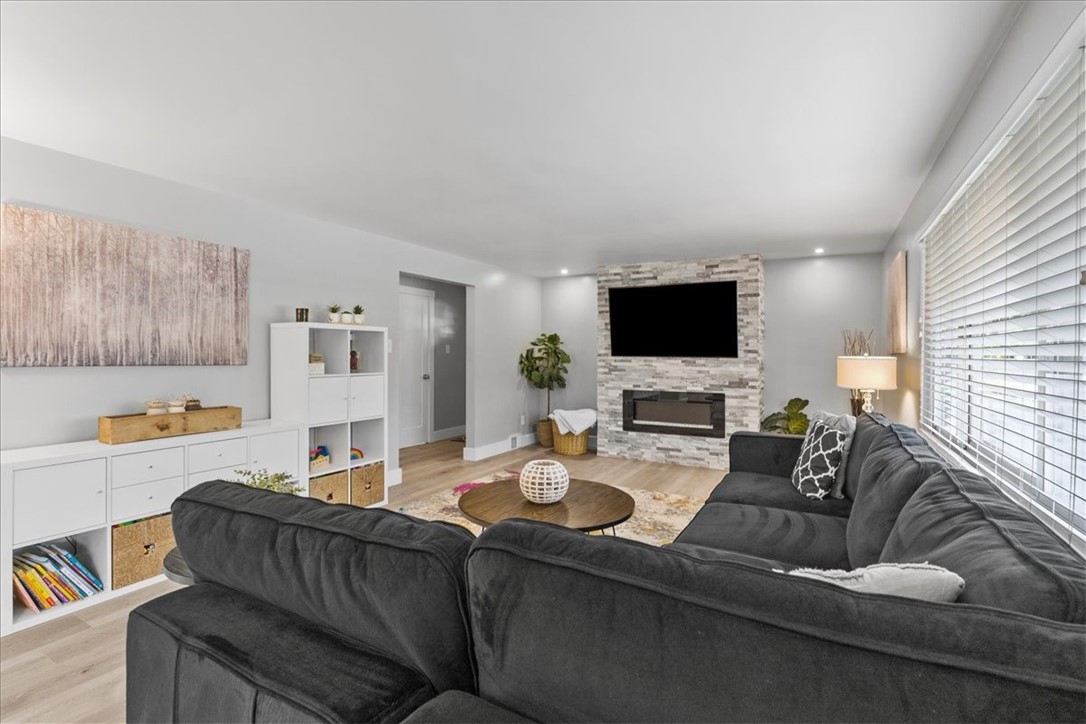2503 SILVER OAK DRIVE
