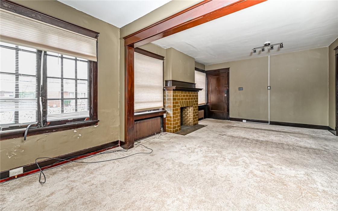 111 N Dallas