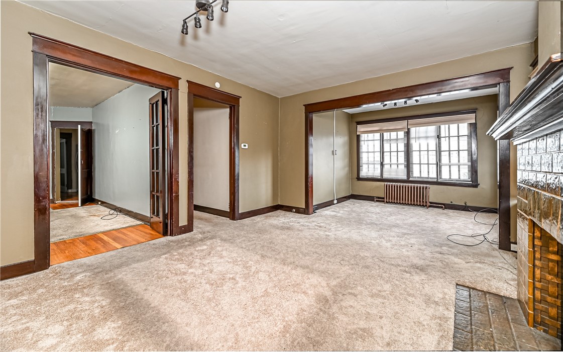 111 N Dallas