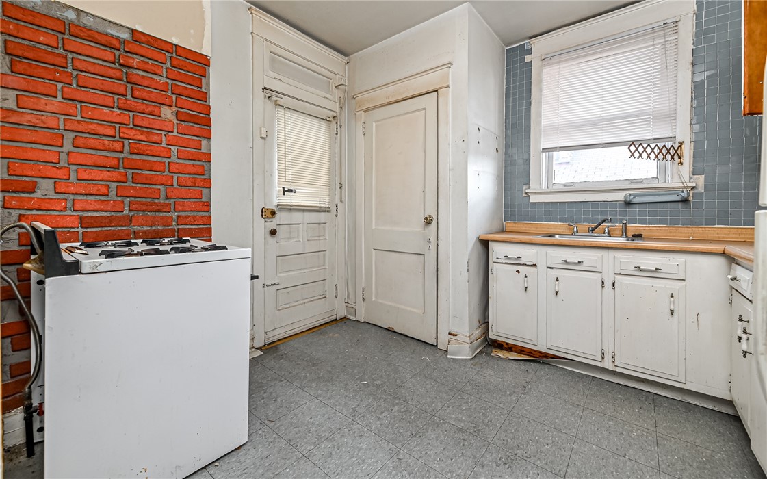 6861 Penn