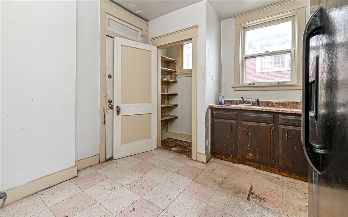 6861 Penn
