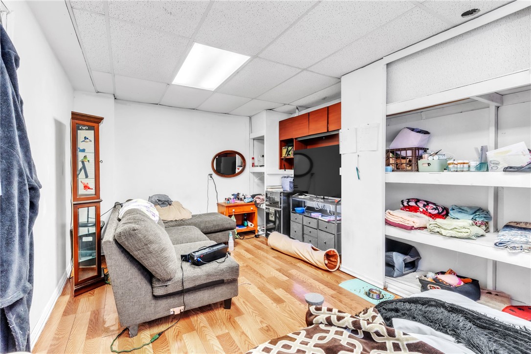 208-210 Mcclure St