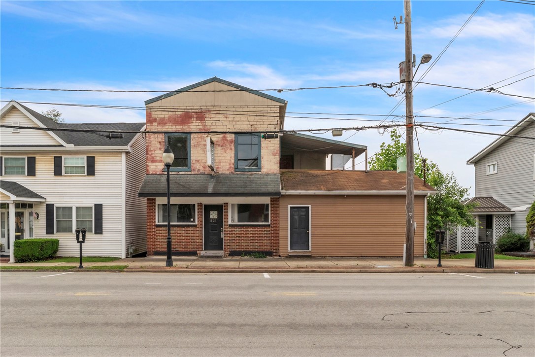 221 S Main St