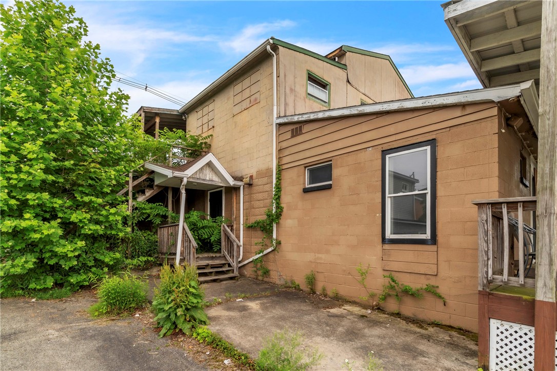 221 S Main St