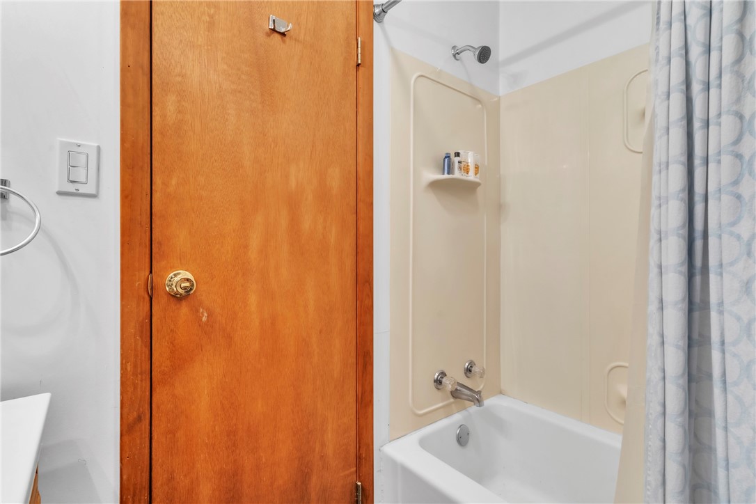 114 Minot Ln