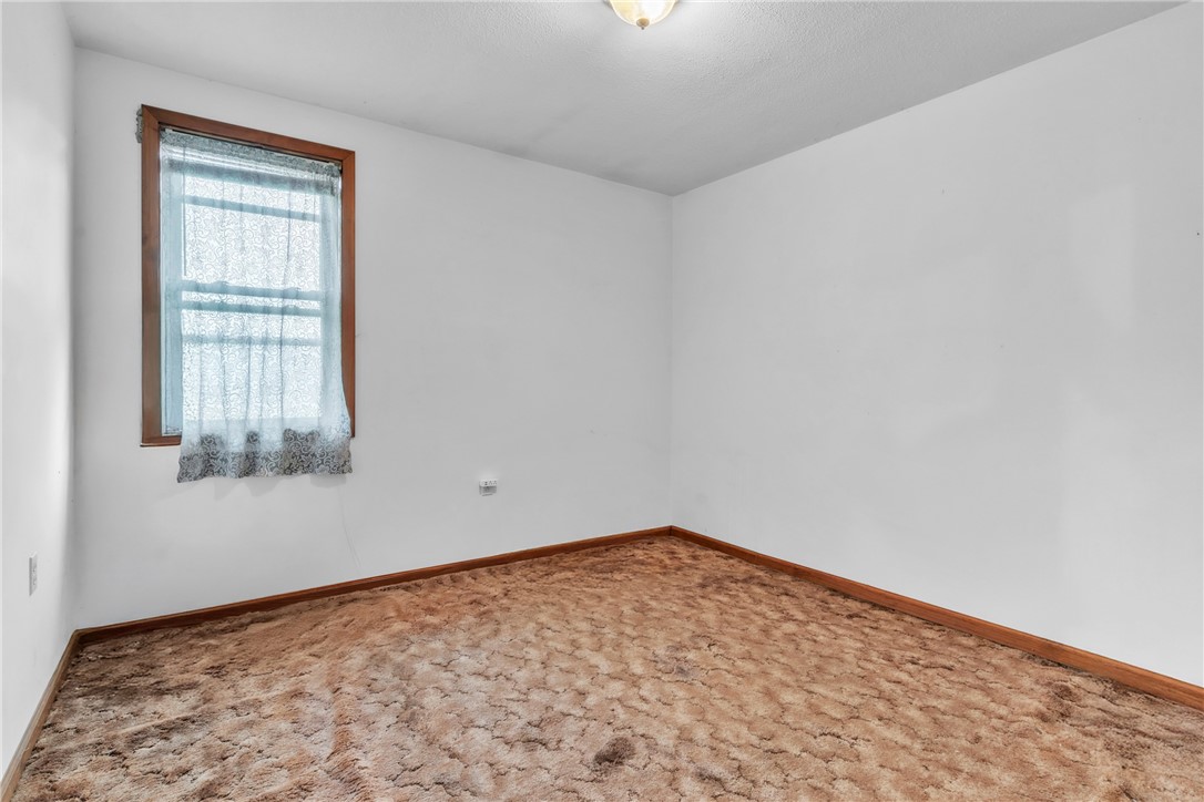 114 Minot Ln