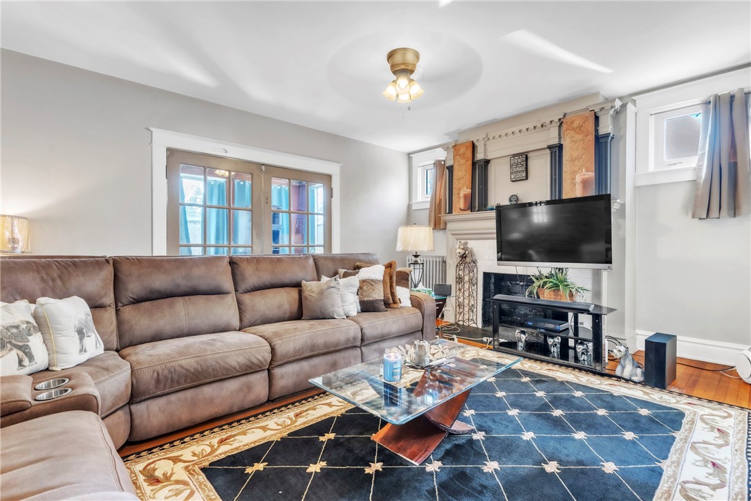 4 Glenwood Dr