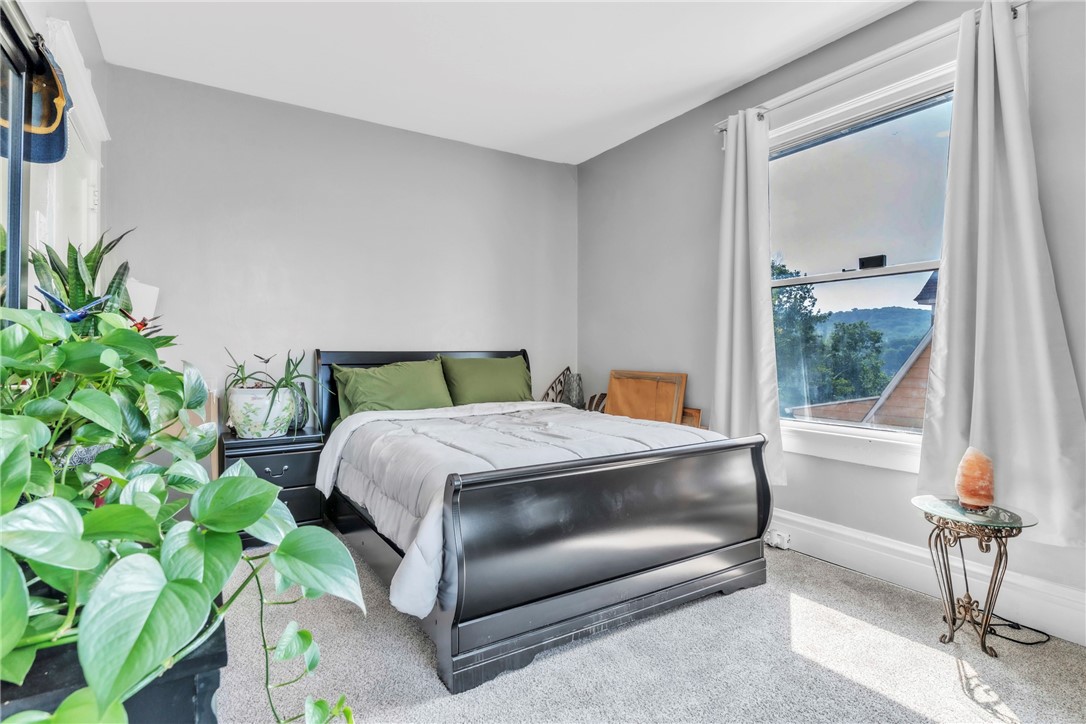 4 Glenwood Dr