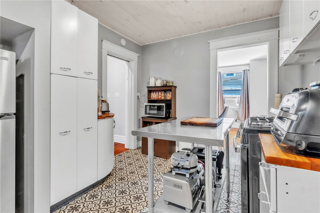 4 Glenwood Dr