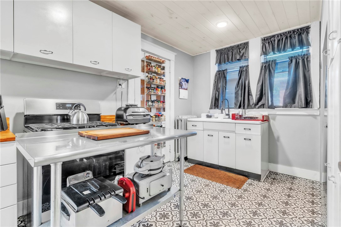 4 Glenwood Dr