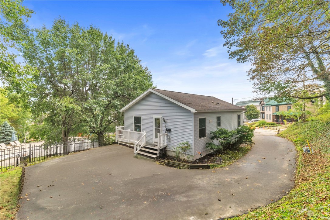 120 W Catherine St