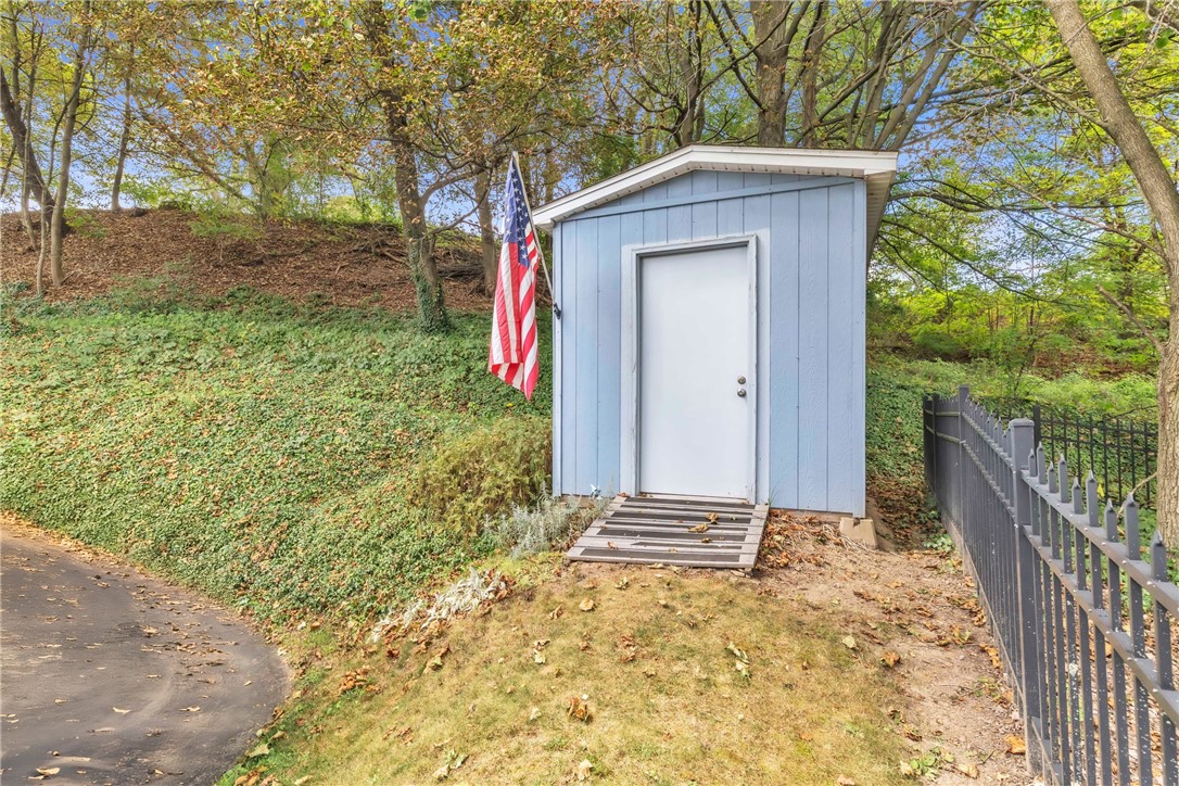 120 W Catherine St