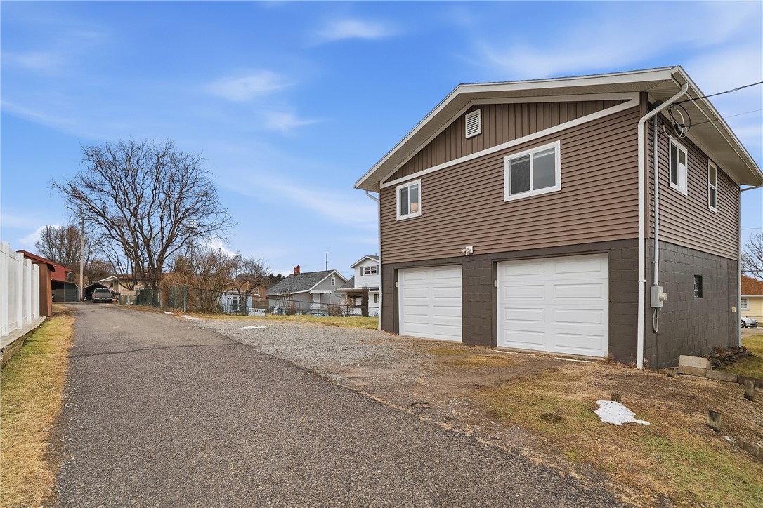215 Dombroski Ave