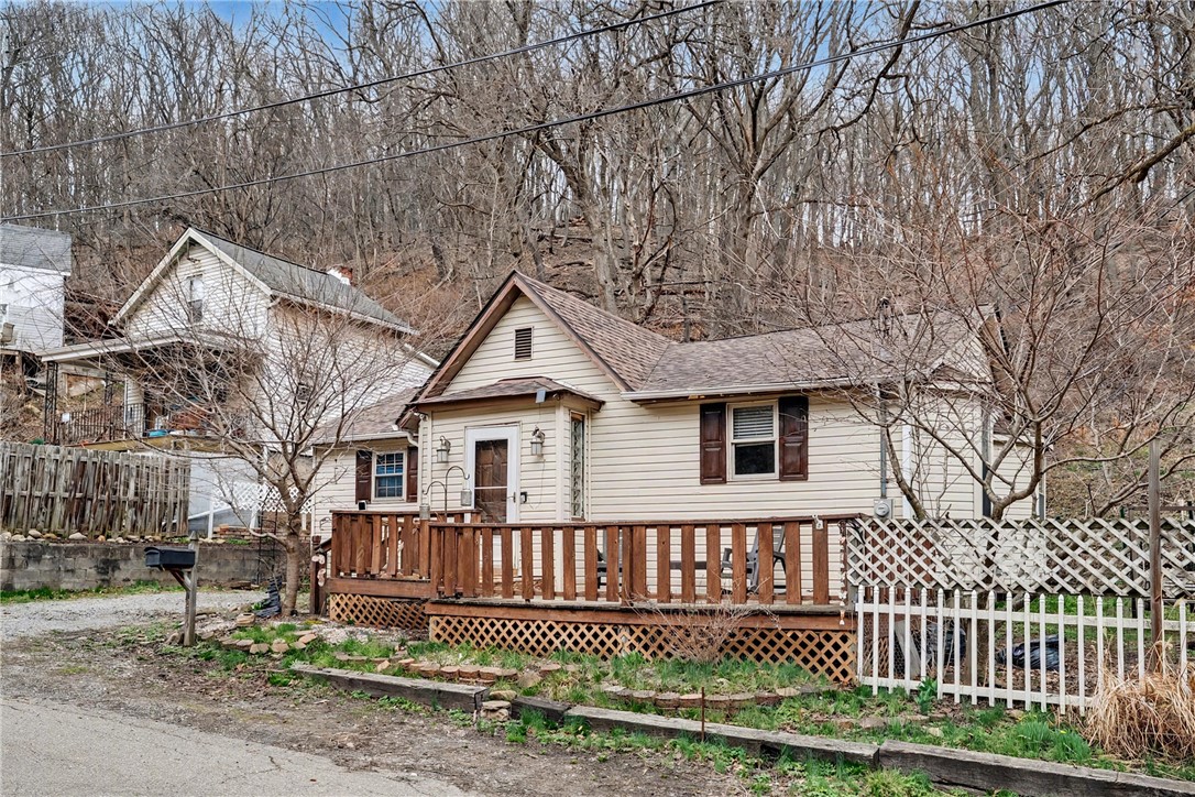 246 Hickory St