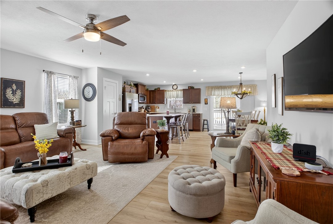105 Horseshoe Loop