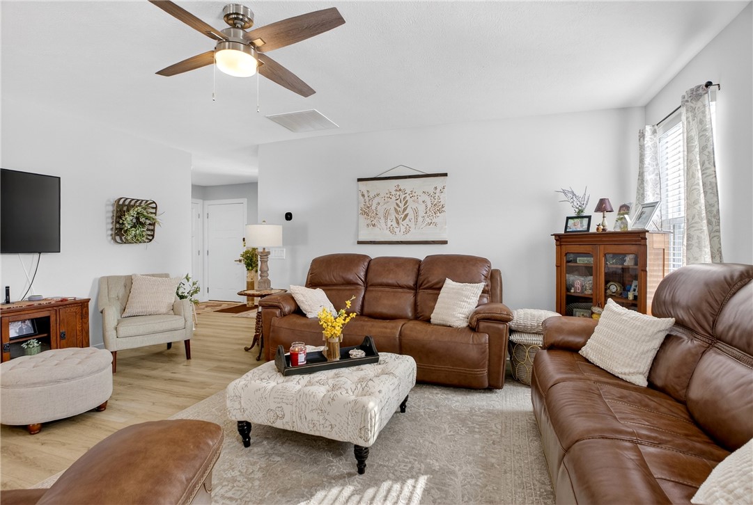 105 Horseshoe Loop