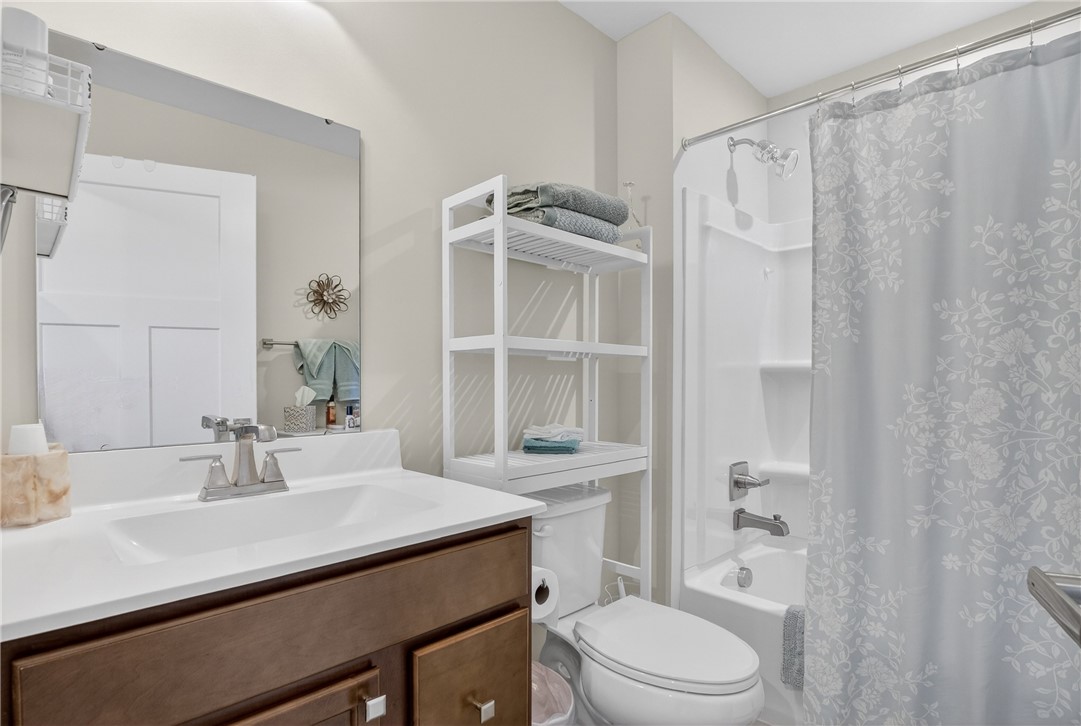 105 Horseshoe Loop