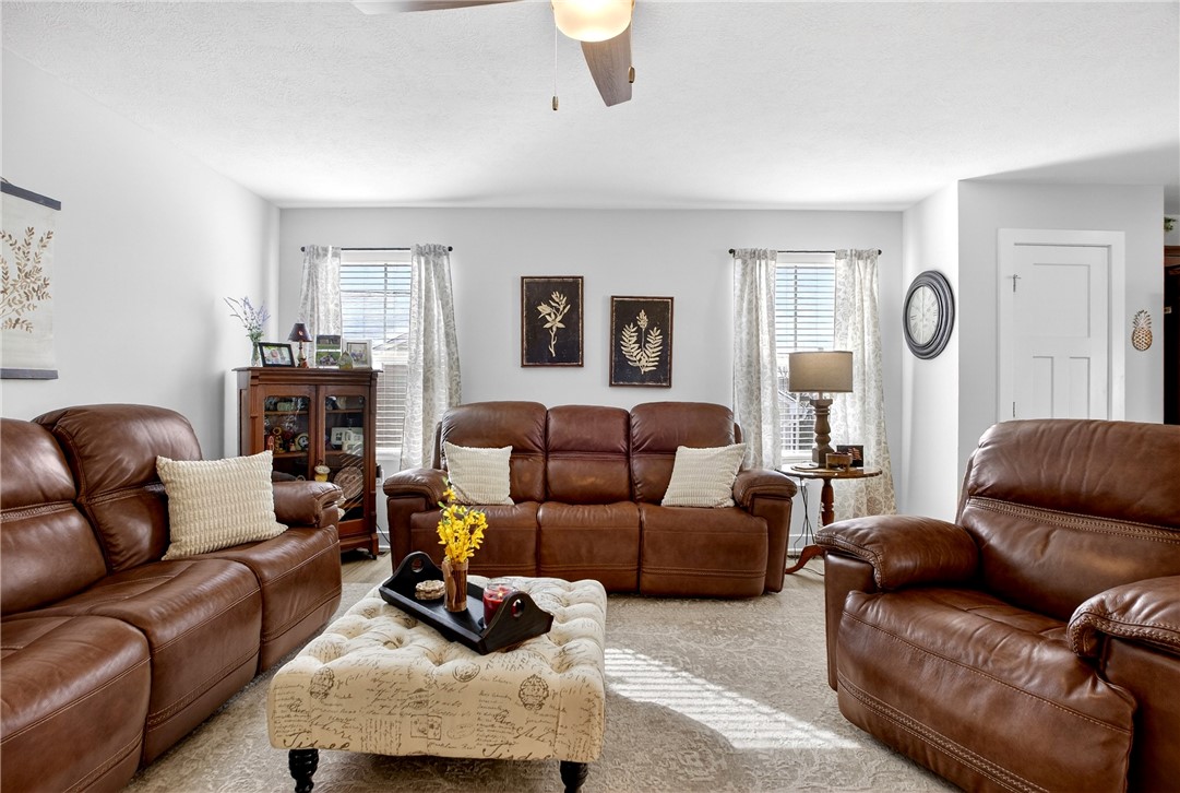 105 Horseshoe Loop