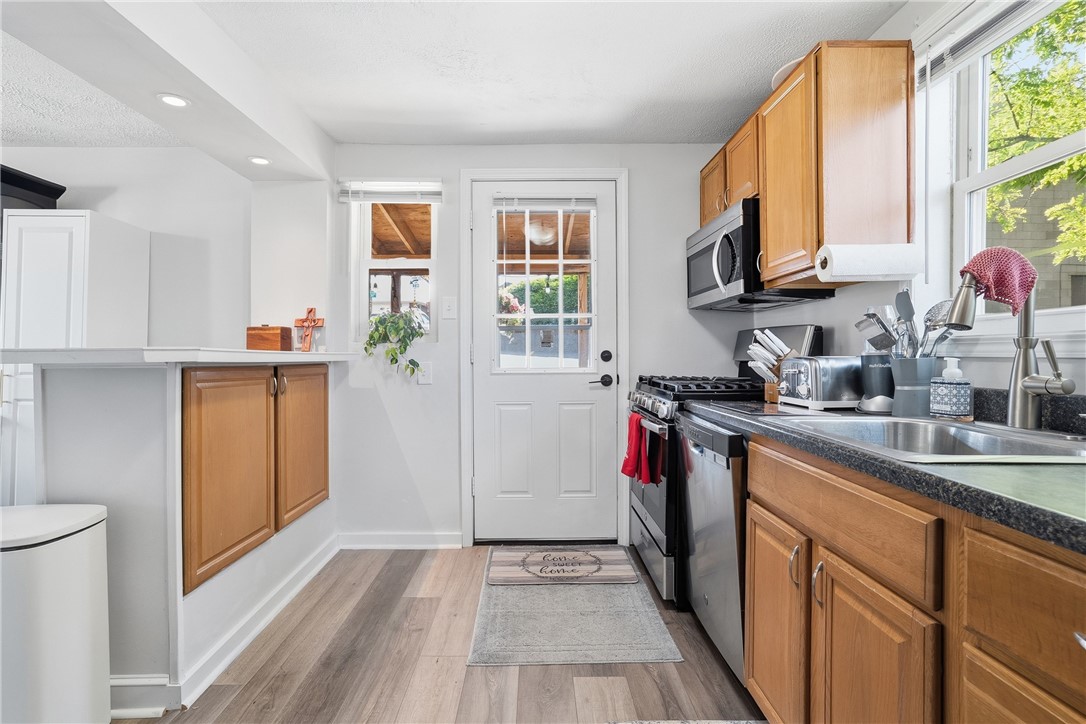 11 E Willock Rd
