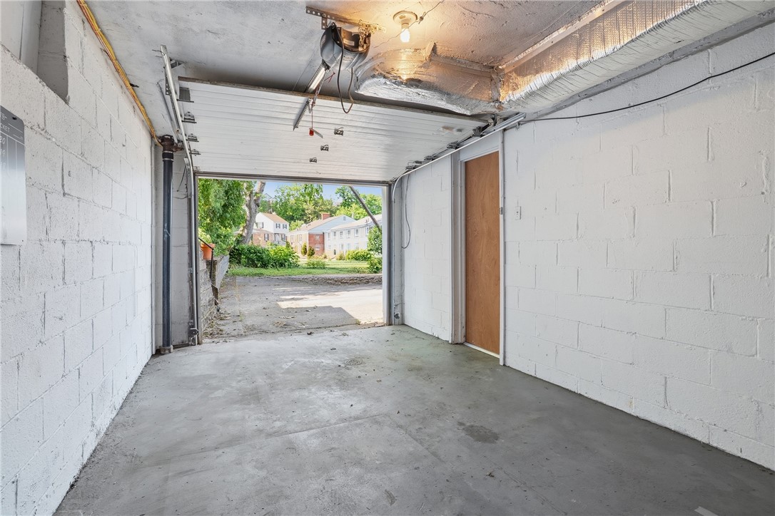 11 E Willock Rd