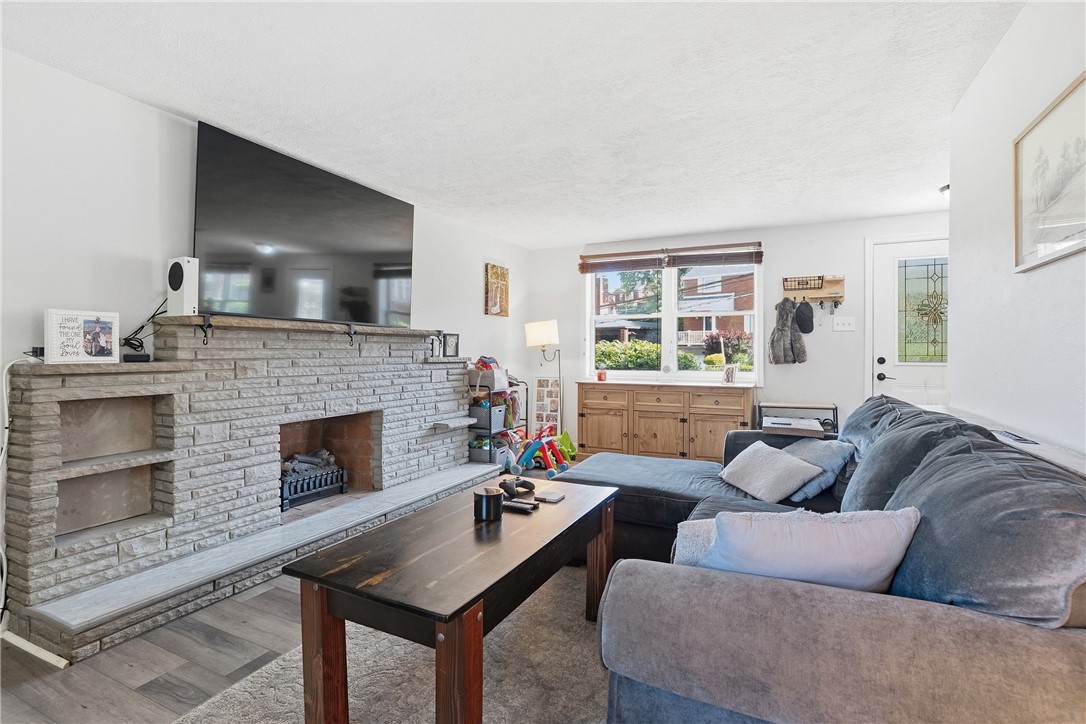 11 E Willock Rd