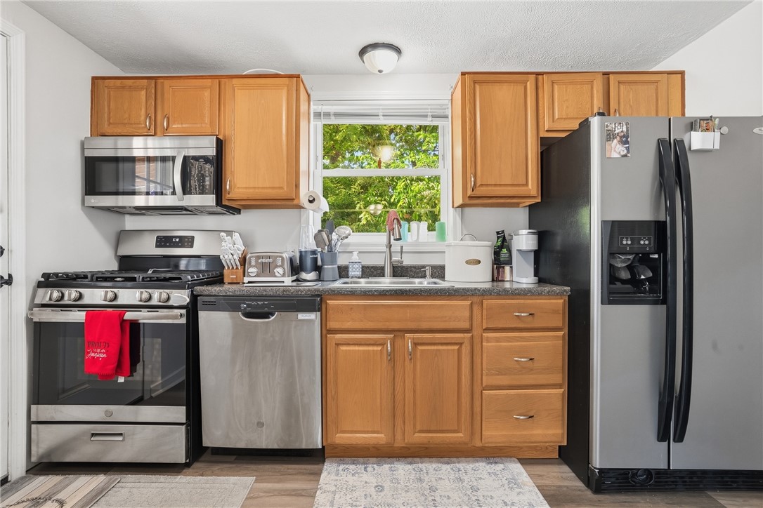 11 E Willock Rd