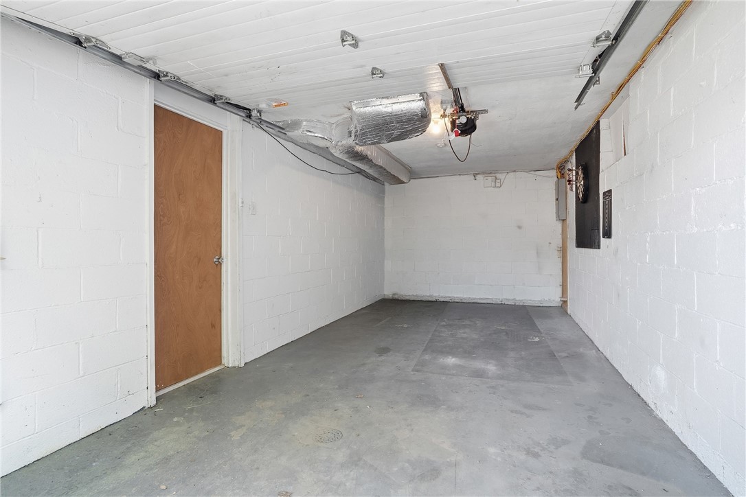 11 E Willock Rd