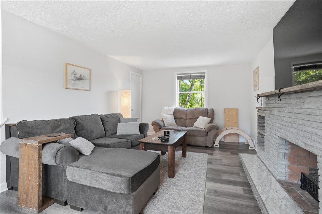 11 E Willock Rd