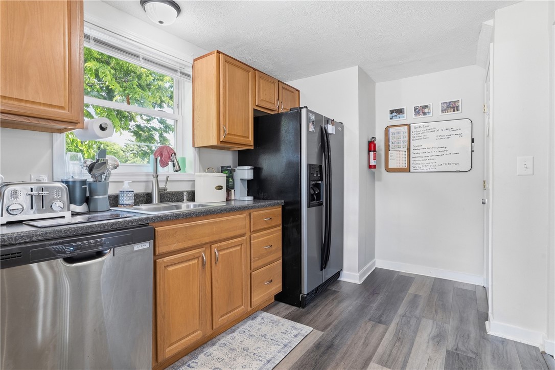 11 E Willock Rd