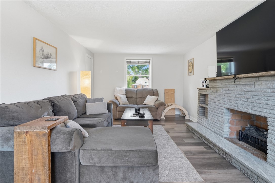 11 E Willock Rd