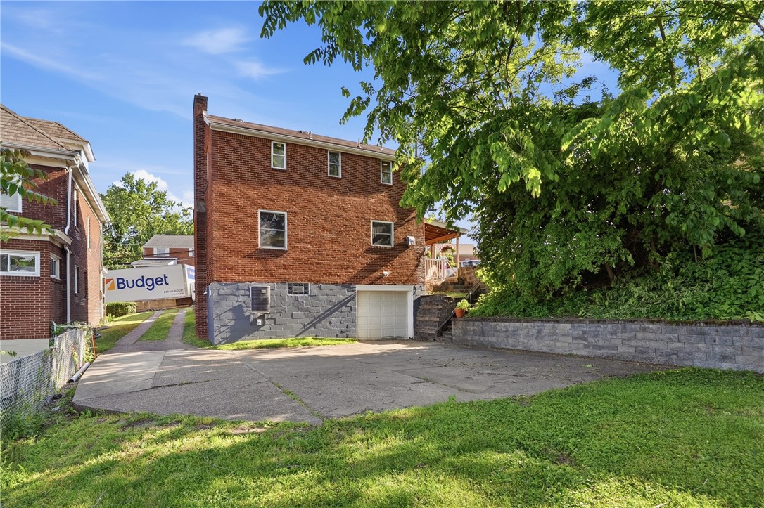 11 E Willock Rd